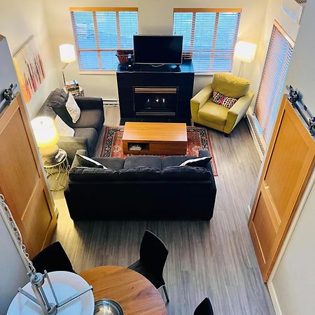 Tyndalstone Lodge 3 Bedroom In The Heart Of Village North Whistler Exteriér fotografie