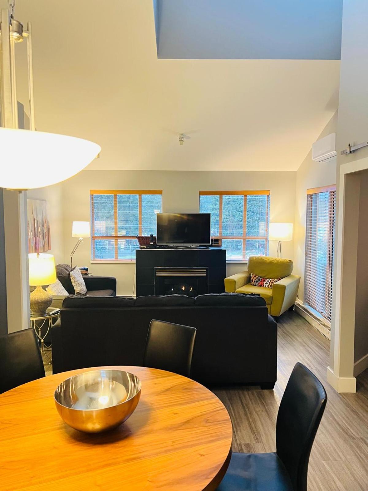 Tyndalstone Lodge 3 Bedroom In The Heart Of Village North Whistler Exteriér fotografie