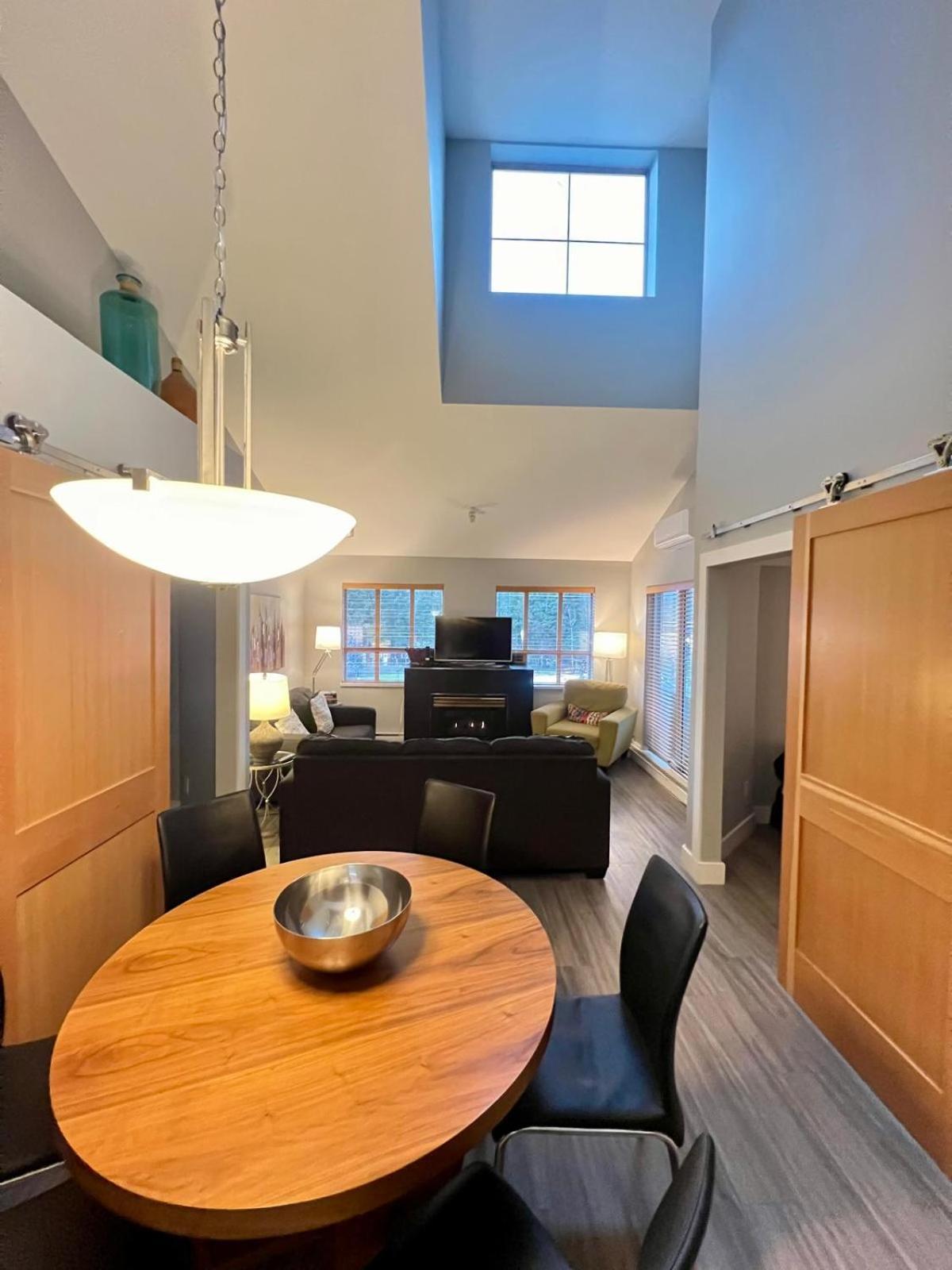 Tyndalstone Lodge 3 Bedroom In The Heart Of Village North Whistler Exteriér fotografie