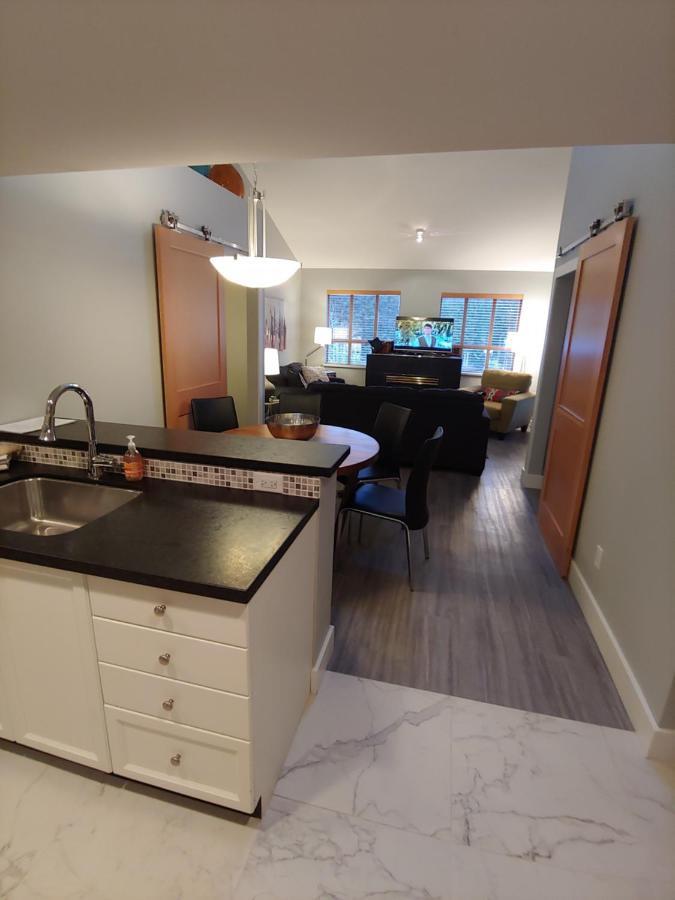 Tyndalstone Lodge 3 Bedroom In The Heart Of Village North Whistler Exteriér fotografie
